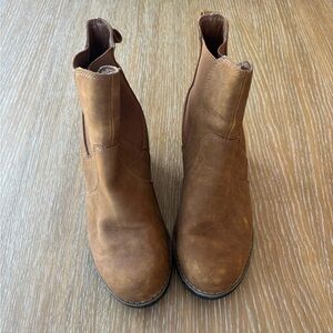 Universal Thread Brown Boots